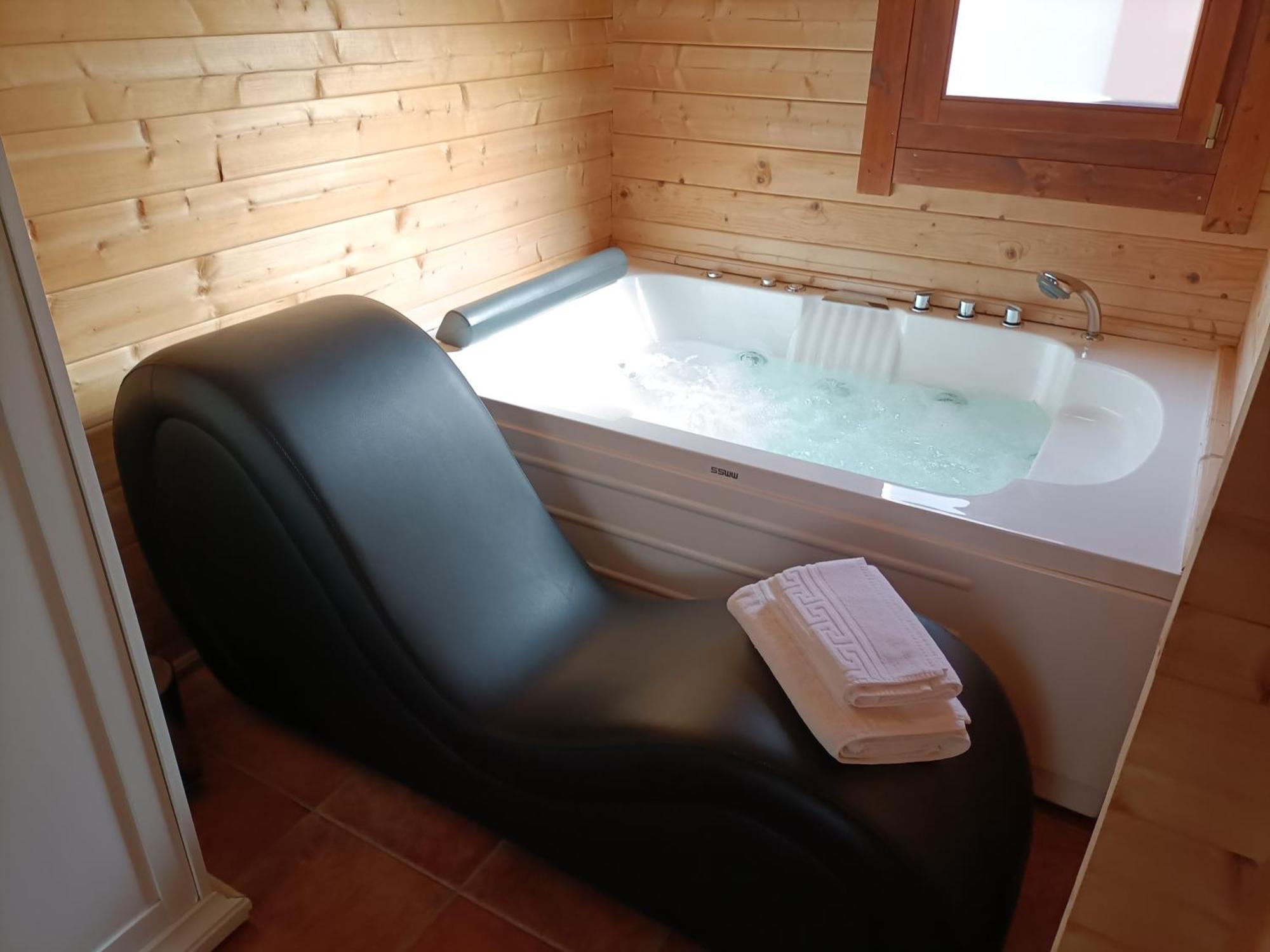 La Dehesilla De Toledo Escapada Romantica Jacuzzi Sillon Tantrico Кобиса Экстерьер фото