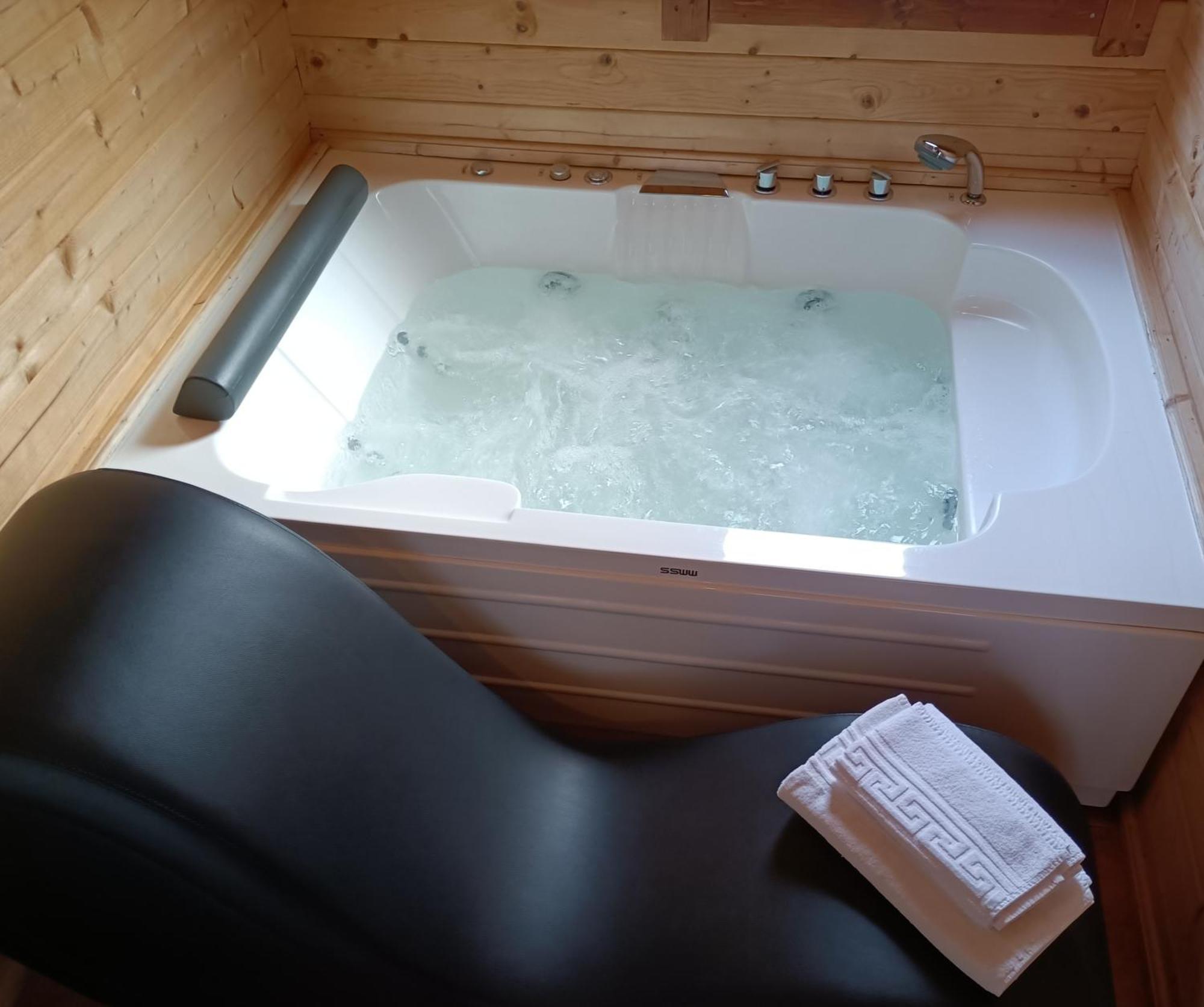 La Dehesilla De Toledo Escapada Romantica Jacuzzi Sillon Tantrico Кобиса Экстерьер фото